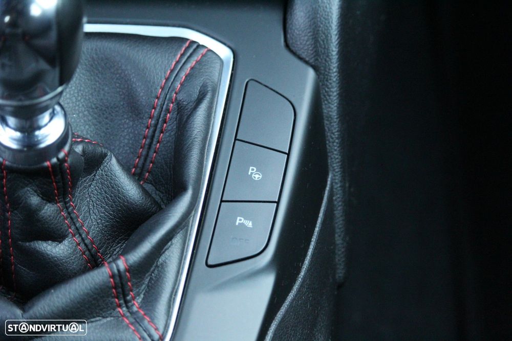 Ford Focus 1.0 EcoBoost ST-Line - 25