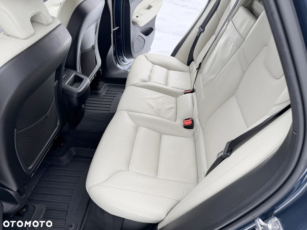Volvo XC 60 D5 AWD Inscription - 9