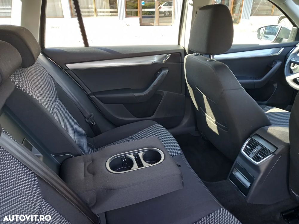 Skoda Octavia Combi 1.6 TDI DPF FAMILY - 8