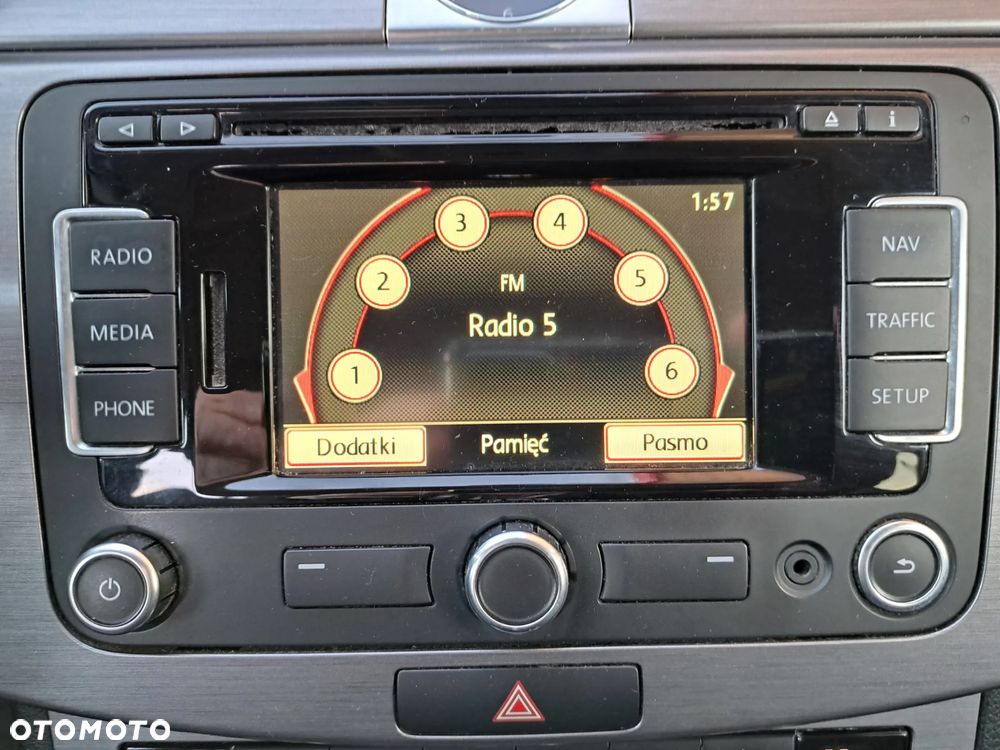 Volkswagen Passat - 25