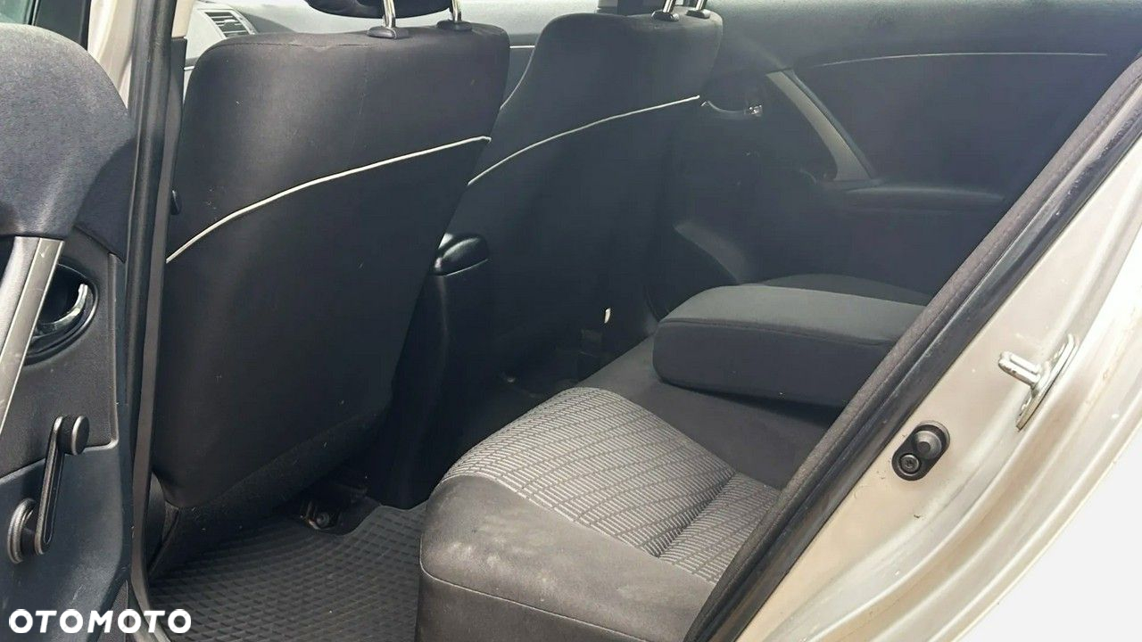 Toyota Avensis 1.6 Active - 8