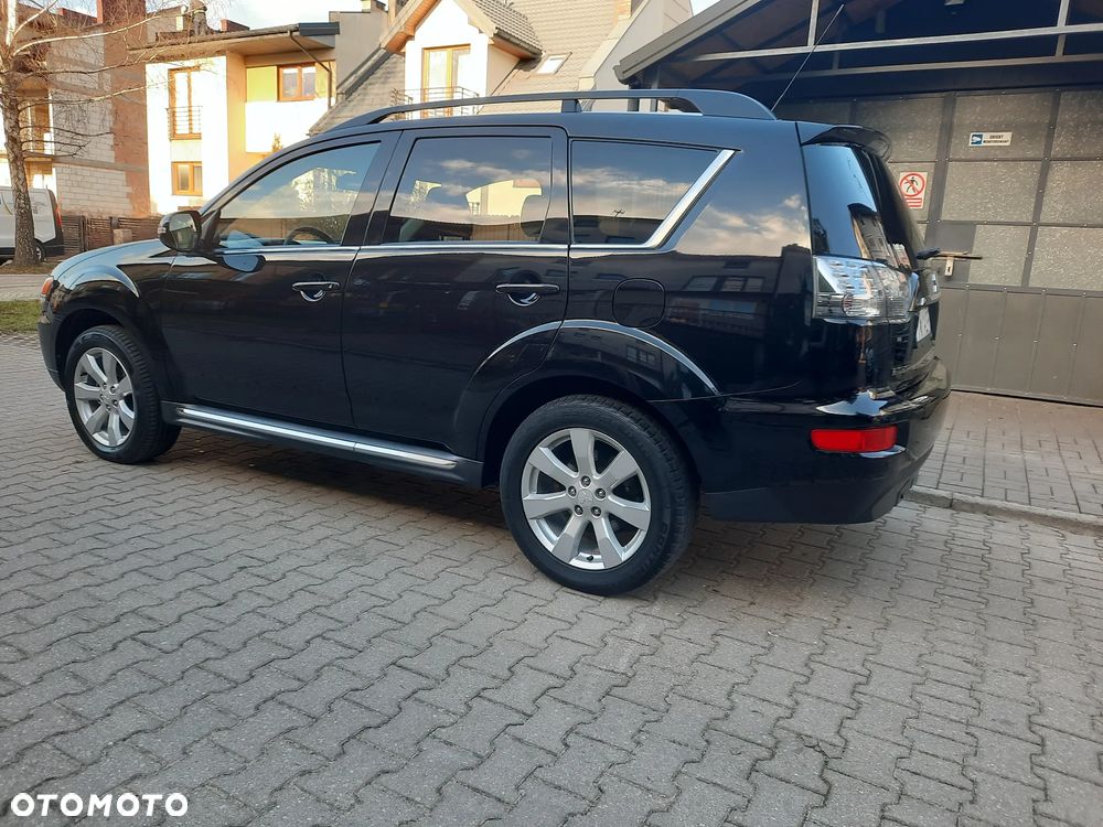 Mitsubishi Outlander - 10