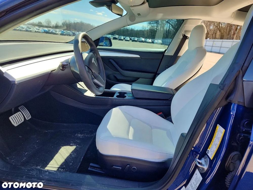Tesla Model 3 - 8