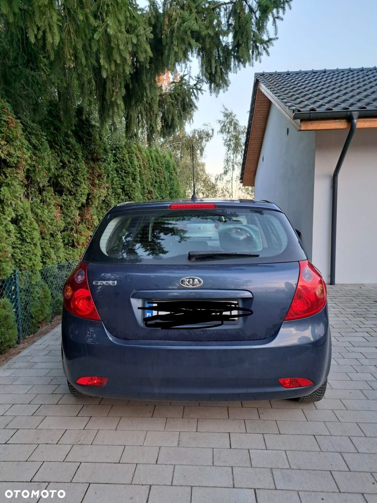 Kia Ceed - 9