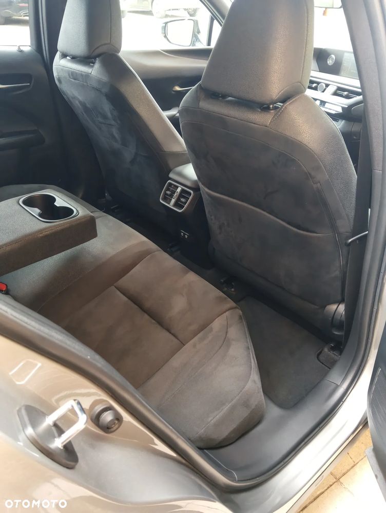Lexus UX - 18