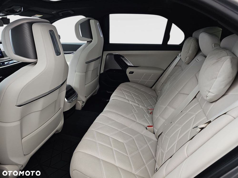 BMW Seria 7 750e PHEV xDrive M Sport sport - 14