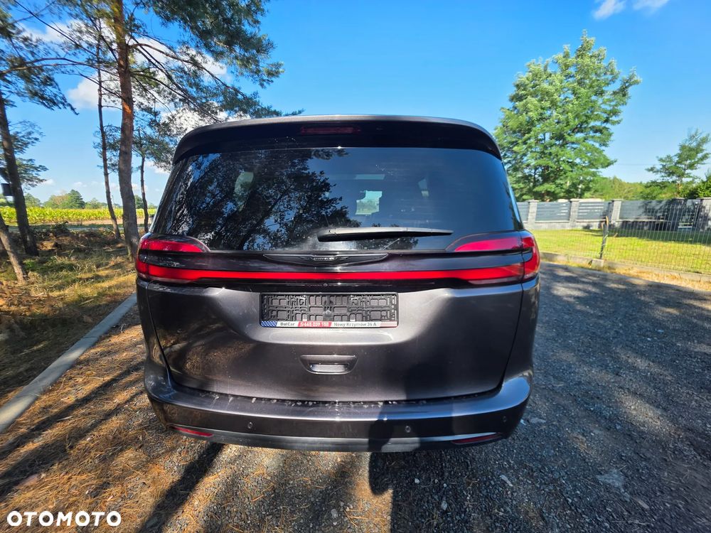 Chrysler Pacifica - 11
