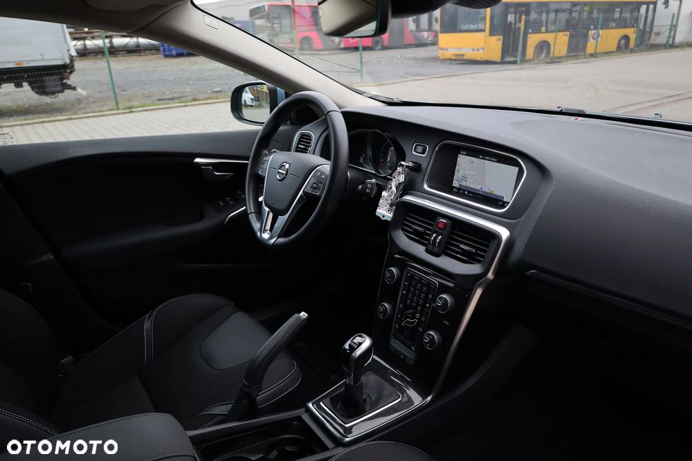 Volvo V40 T2 Momentum - 24