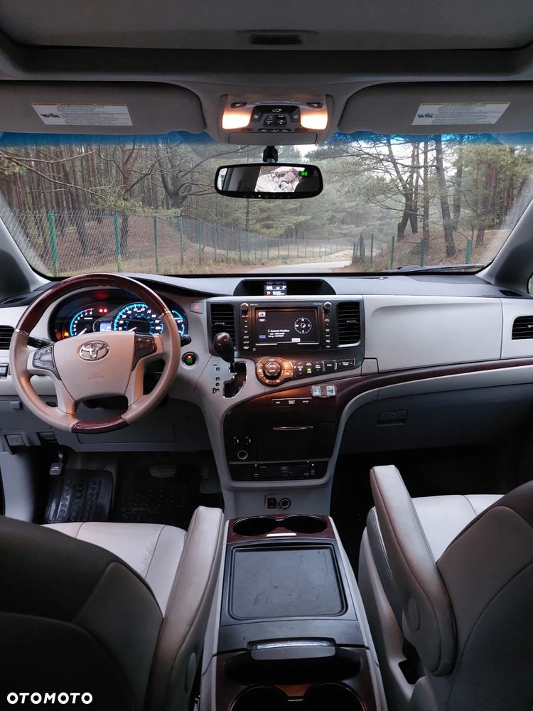 Toyota Sienna 3.5 XLE AWD - 6