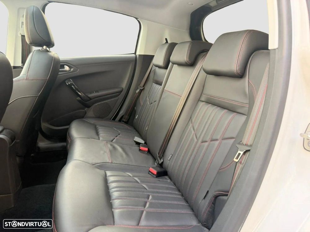 Peugeot 208 1.2 PureTech GT Line EAT6 - 12