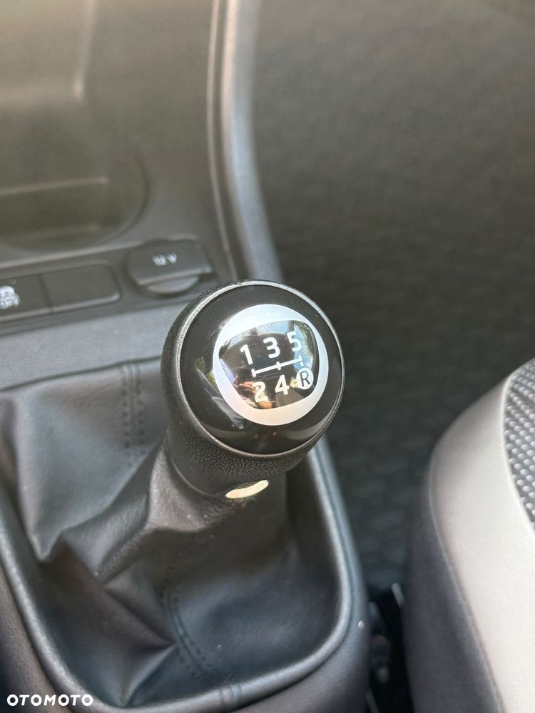 Volkswagen up! 1.0 high - 13