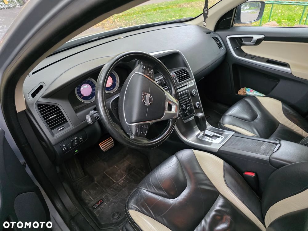 Volvo XC 60 2.0T R-Design - 17