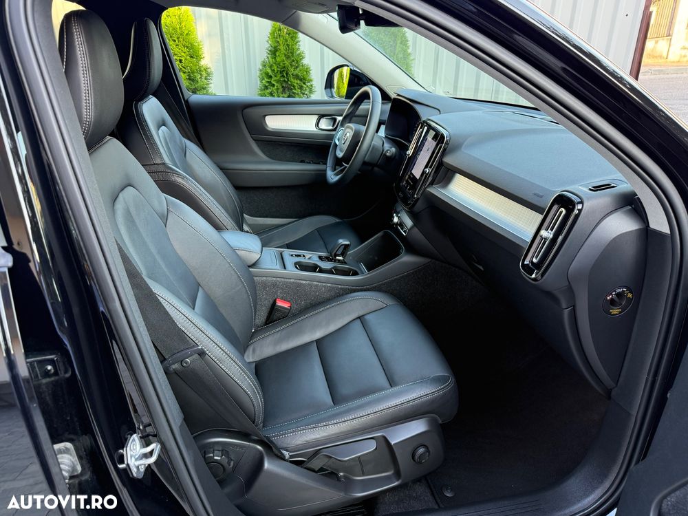 Volvo XC 40 B4 AT8 AWD Mild Hybrid Momentum Pro - 17