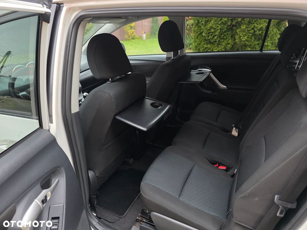 Toyota Verso 1.8 Premium 7os - 9