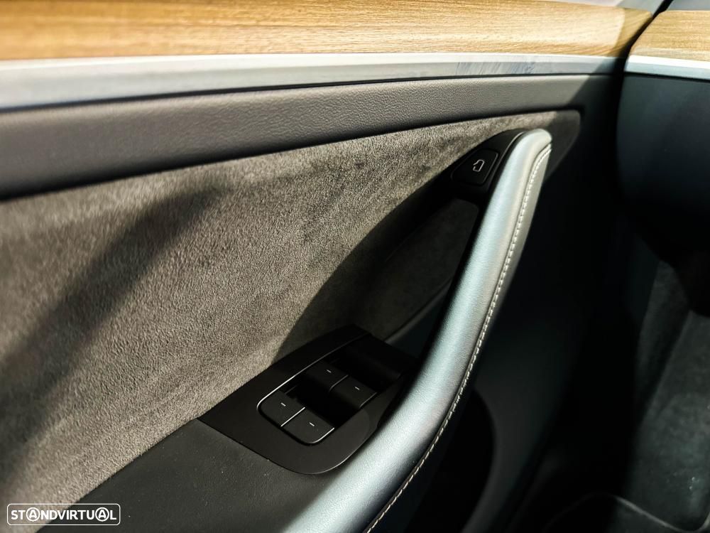 Tesla Model Y Long Range Dual Motor AWD - 49
