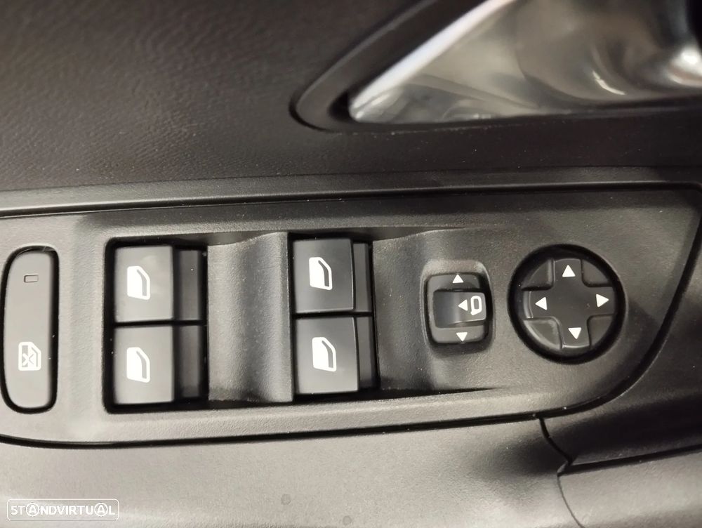 Peugeot 2008 1.2 PureTech Style - 15