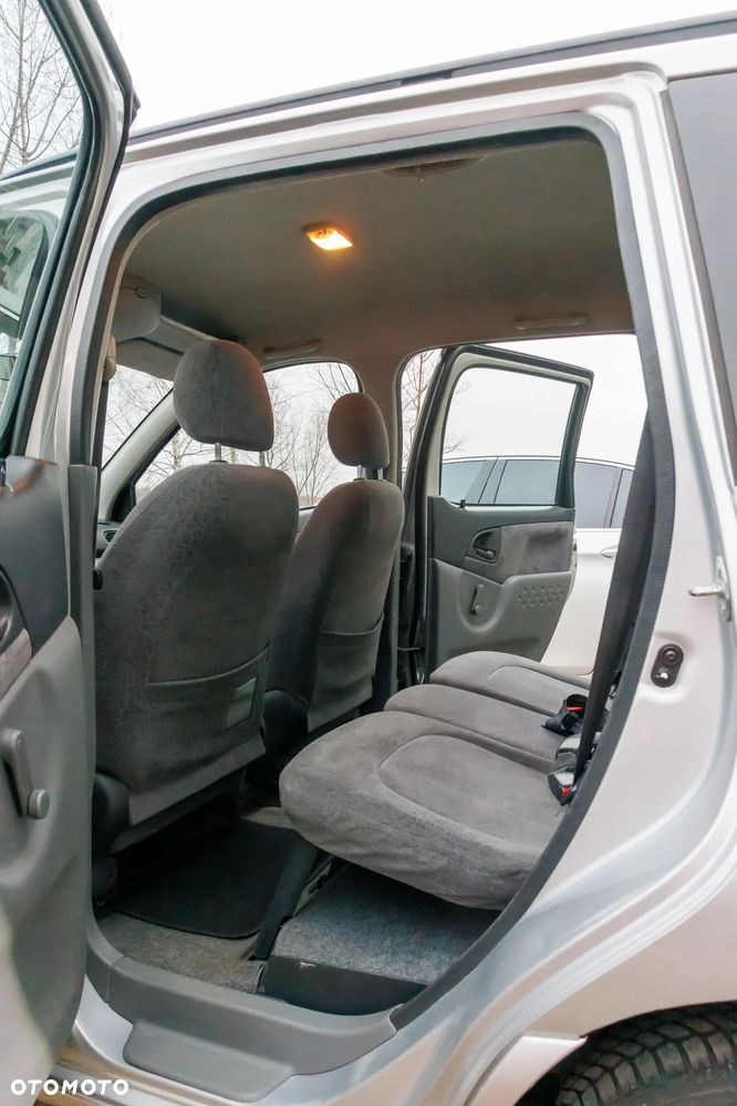 Toyota Yaris Verso 1.3 Sol - 5