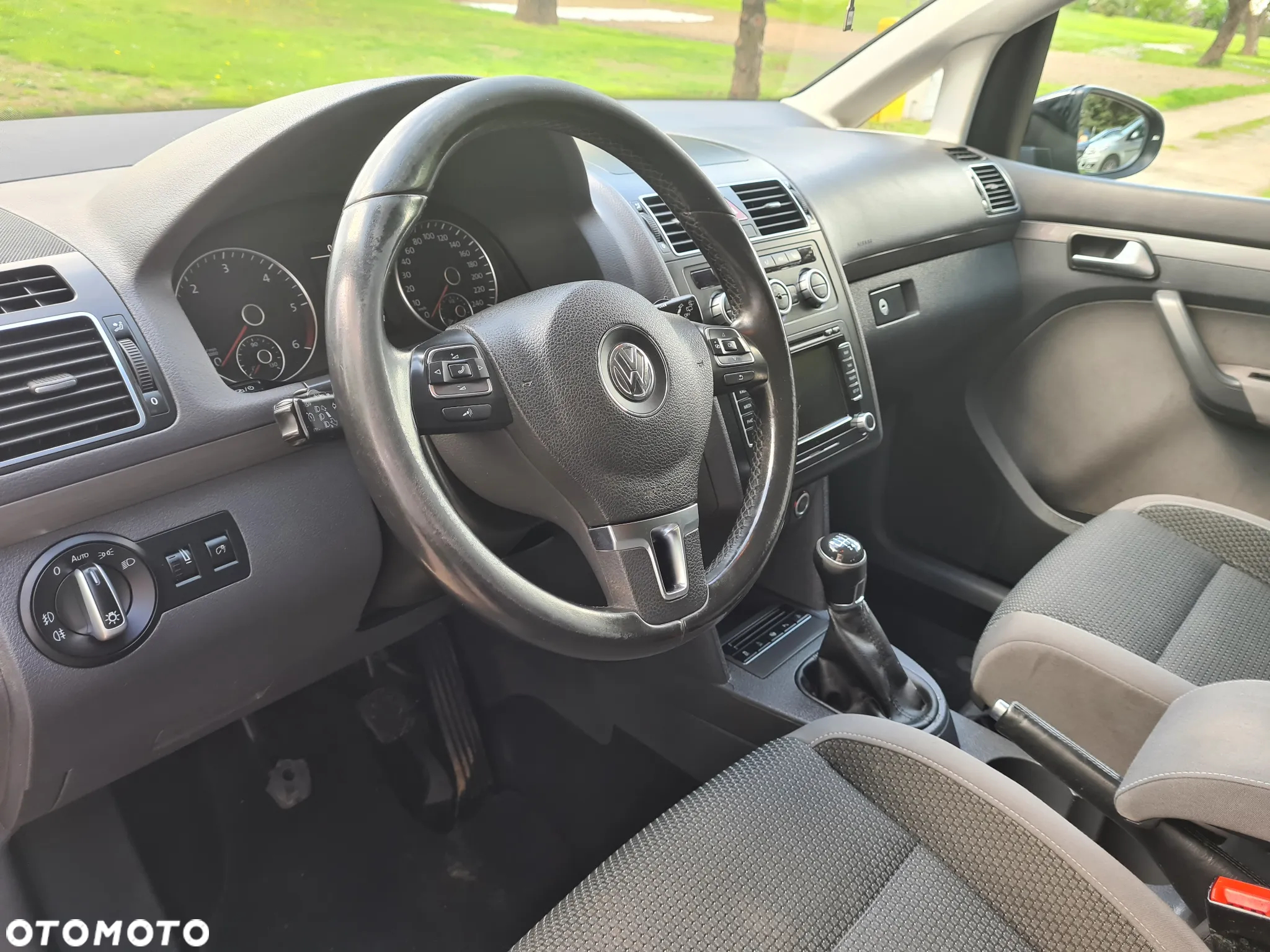 Volkswagen Touran - 4