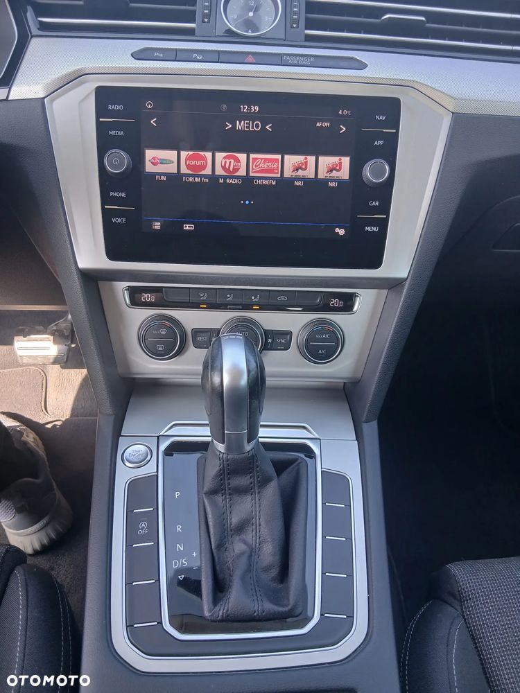 Volkswagen Passat 2.0 TDI SCR DSG Trendline - 18