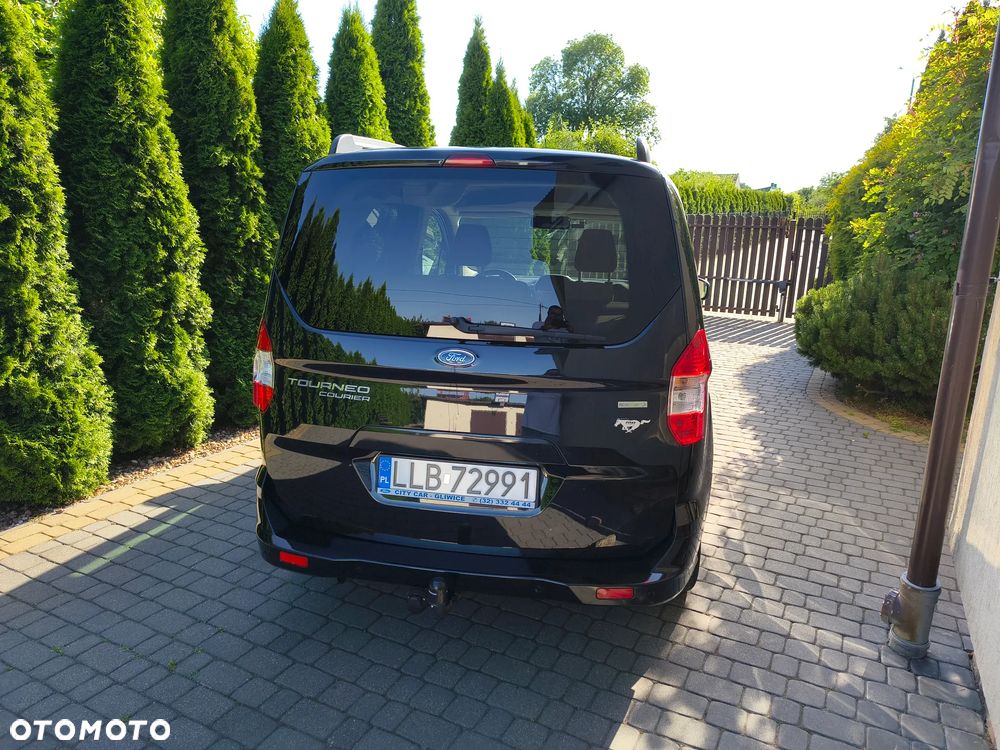 Ford Tourneo Courier 1.0 EcoBoost Titanium - 25