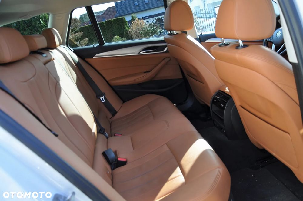BMW Seria 5 520d xDrive - 17