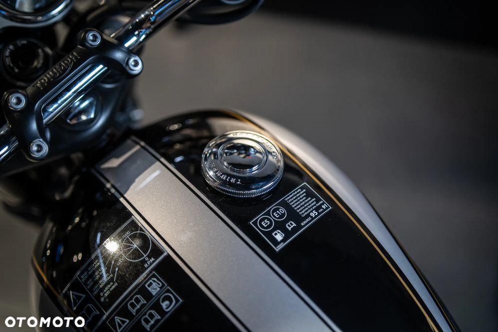 Triumph Bonneville - 9