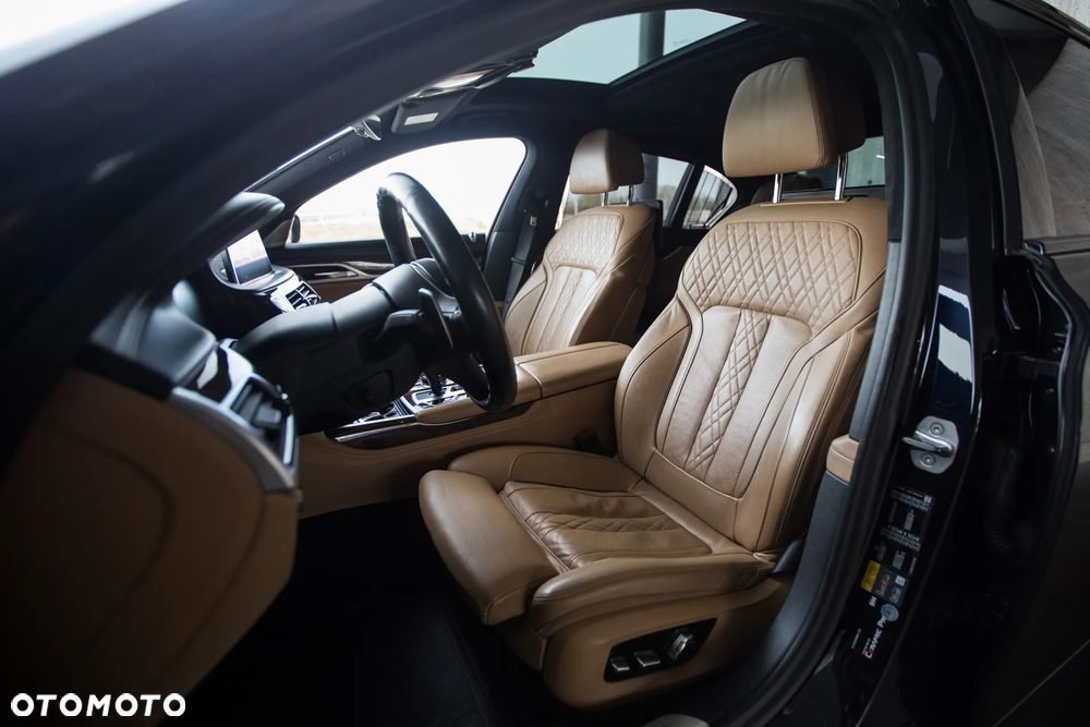 BMW Seria 7 745e sport - 17