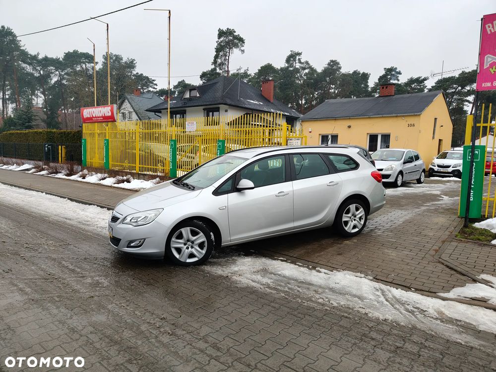 Opel Astra ver-1-4-sports-tourer - 9