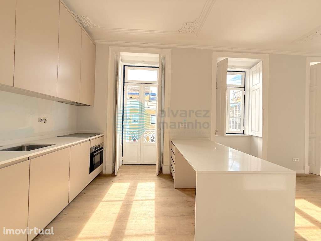 Apartamento T2, muito bem localizado, com todos os serviços por perto - Grande imagem: 2/16