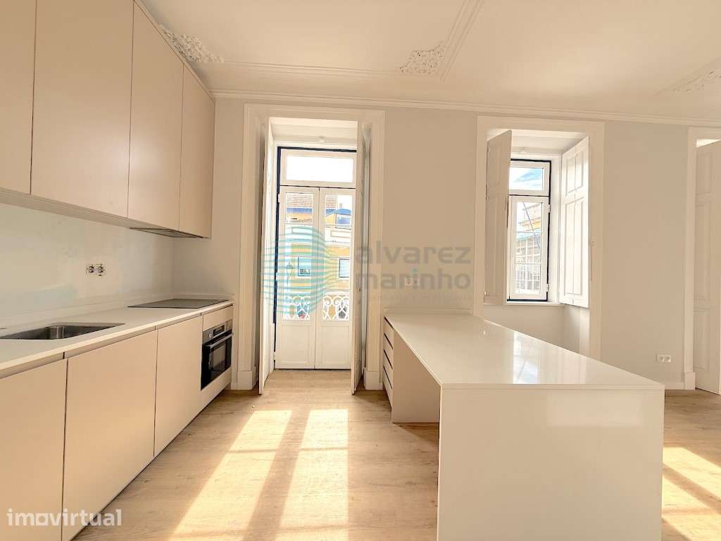 Apartamento T2, muito bem localizado, com todos os serviços por perto - Grande imagem: 2/16