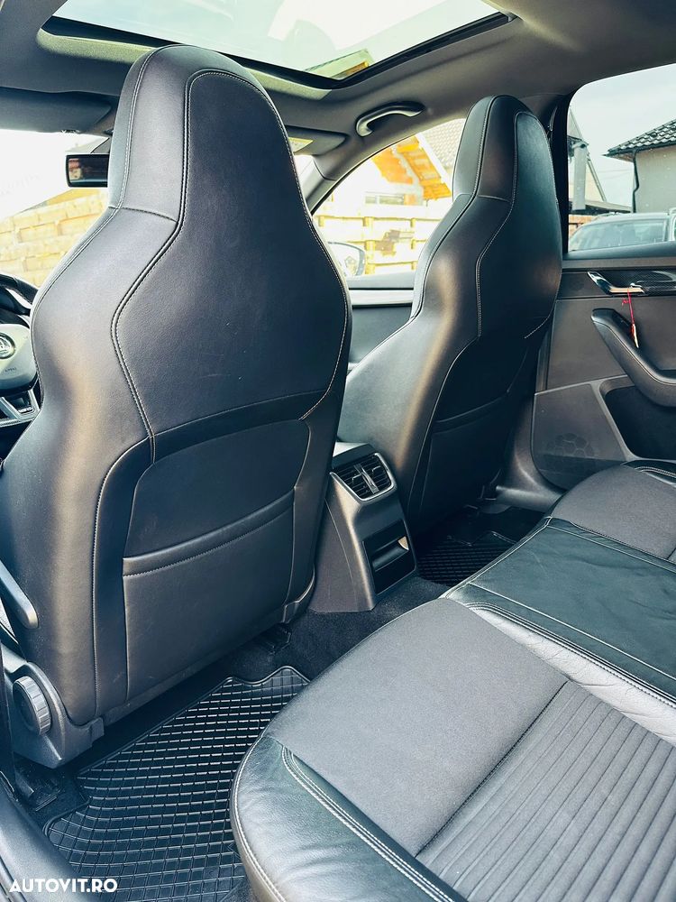 Skoda Octavia 2.0 TDI DSG RS - 11