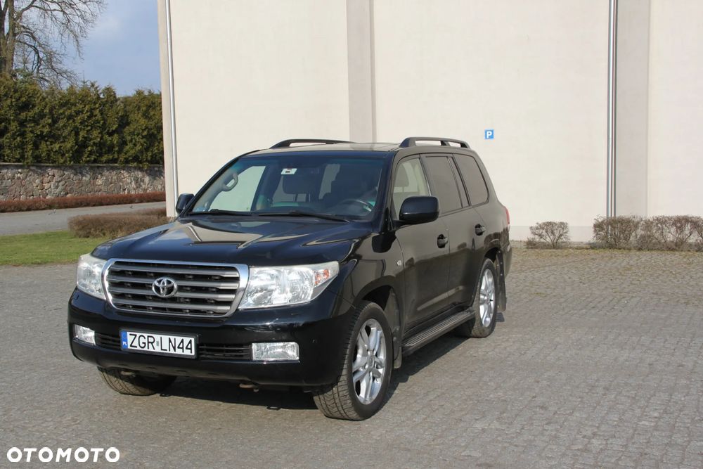 Toyota Land Cruiser - 1