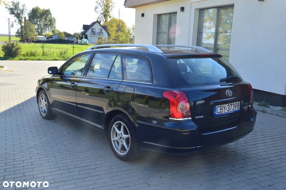 Toyota Avensis - 10