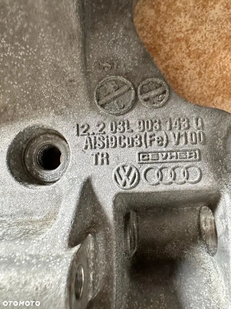 Łapa wspornik mocowanie alternatora VW 03L903143Q - 2