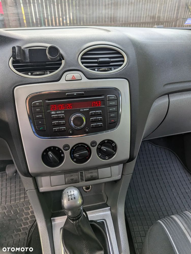 Ford Focus ver-1-6-trend-eu5 - 16