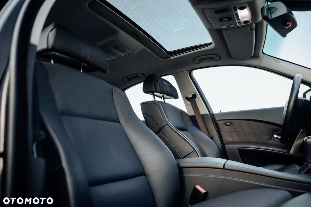 BMW Seria 5 545i - 35