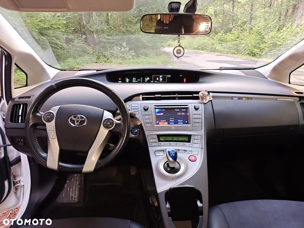 Toyota Prius 1.8 HSD Sol - 11