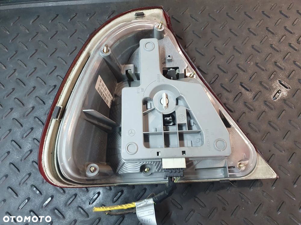 MERCEDES W202 LAMPA TYŁ PRAWA SEDAN EUROPA + WTYCZKA INSTALACJA - 4
