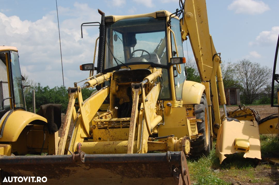 Dezmembrez KOMATSU WB93 R2 din 2002 - 2