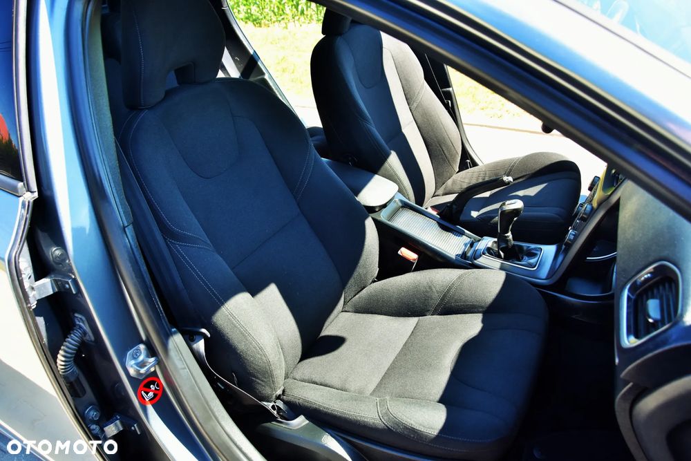 Volvo V40 D2 Momentum - 24