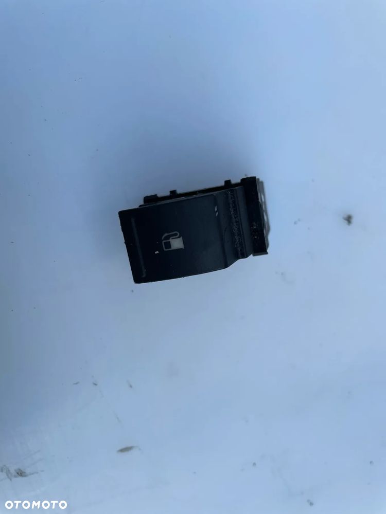 PRZEŁĄCZNIKI KLAPKI WLEWU PALIWA VW GOLF V 7L6959833A