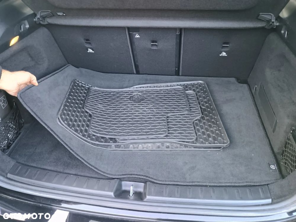 Mercedes-Benz GLA 200 d 4-Matic AMG Line - 23