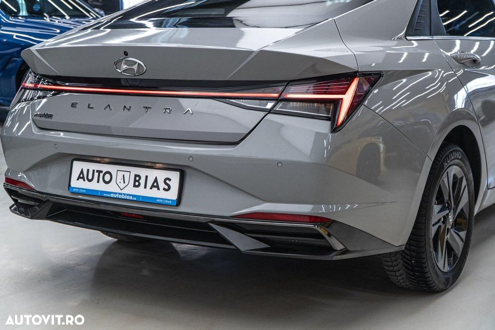 Hyundai Elantra 1.6 l 123 CP 6MT Highway - 13