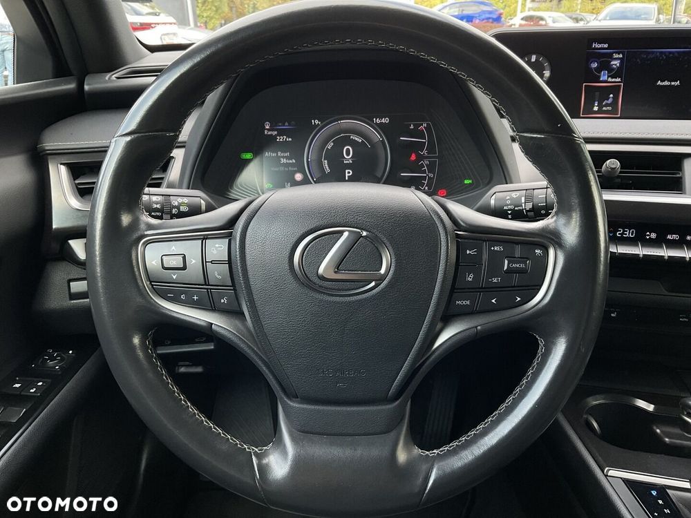 Lexus UX - 22