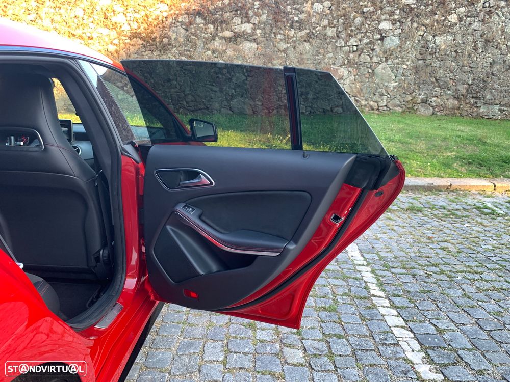 Mercedes-Benz CLA 220 d Shooting Brake AMG Line Aut. - 36