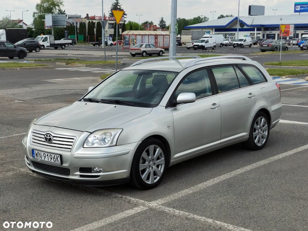 Toyota Avensis 1.8 VVT-i Sol - 1