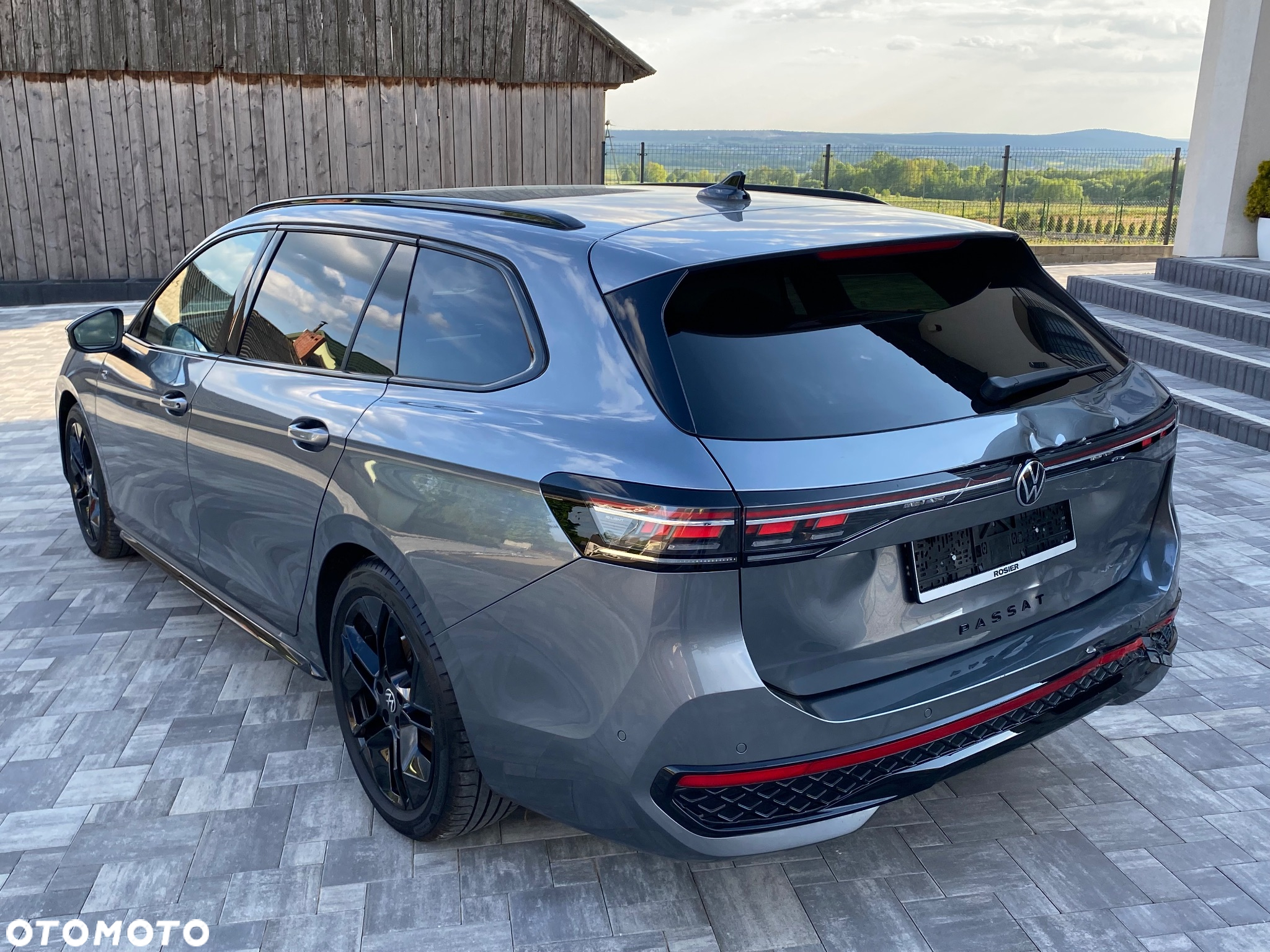 Volkswagen Passat Variant 2.0 TDI SCR DSG R-Line - 9