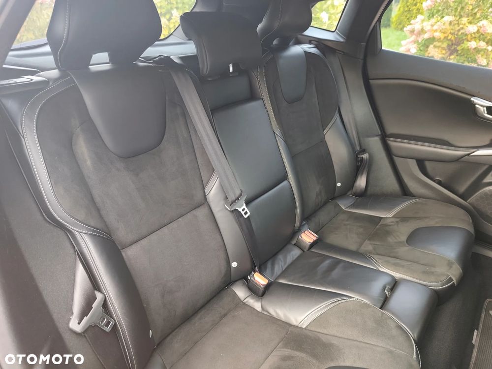 Volvo V40 D2 R Design - 18
