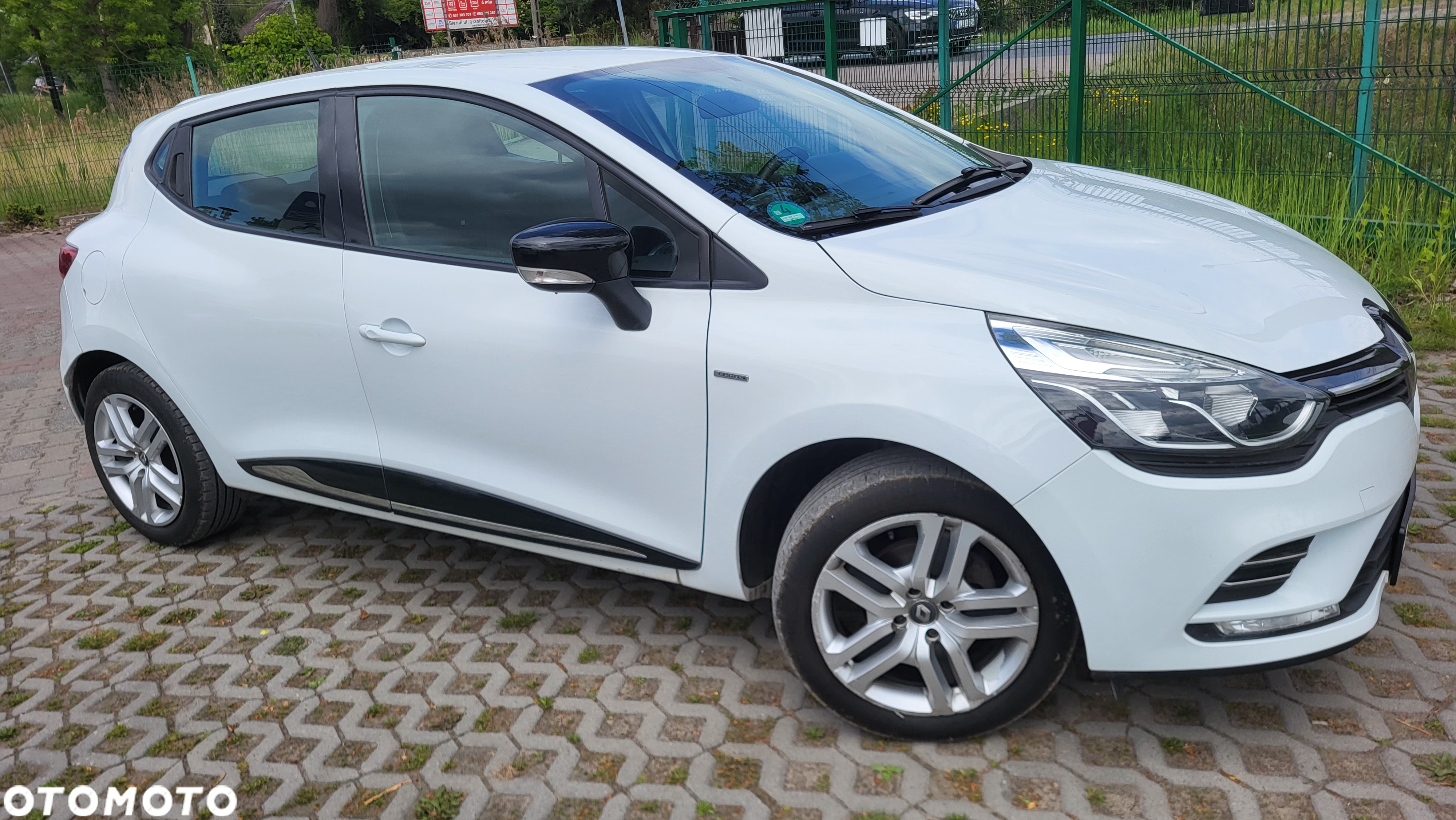 Renault Clio 1.2 16V 75 Limited - 19
