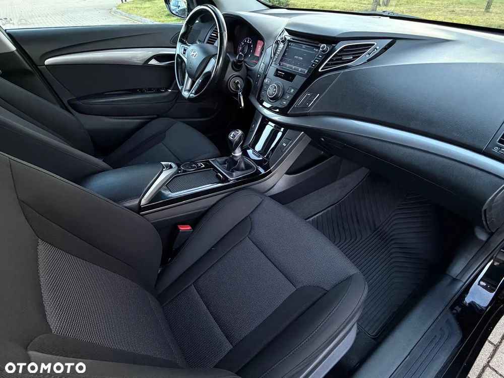 Hyundai i40 Kombi 1.6 Trend - 28